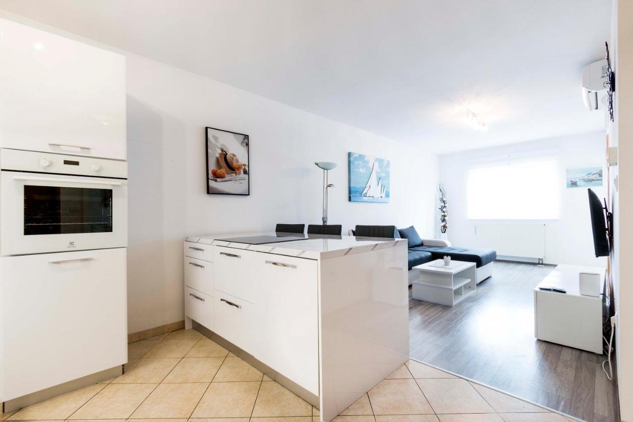 Apartment Elena Pula Extérieur photo